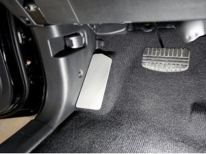 Накладка площадки левой ноги (лист алюминий) для Mitsubishi Pajero Sport III Рестайлинг 2019 – н.в. MITPASPOR21-11